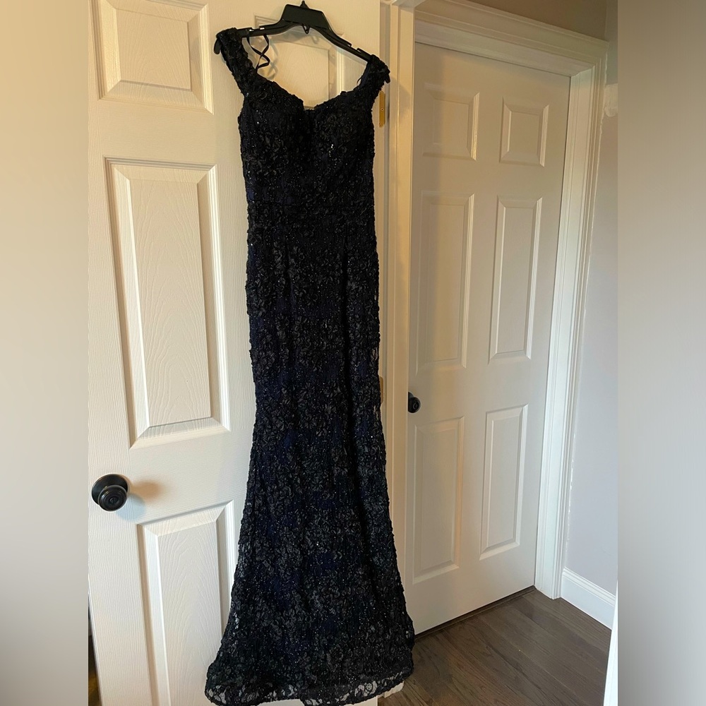 Elegant Navy Lace One-Shoulder Wedding Dress